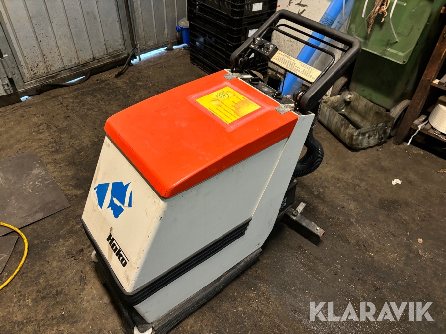 Skurmaskin Hakomatic B43 E självgående