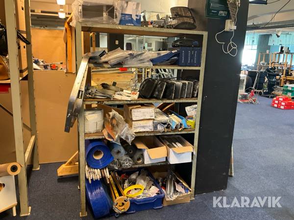 Hylla med byggmaterial