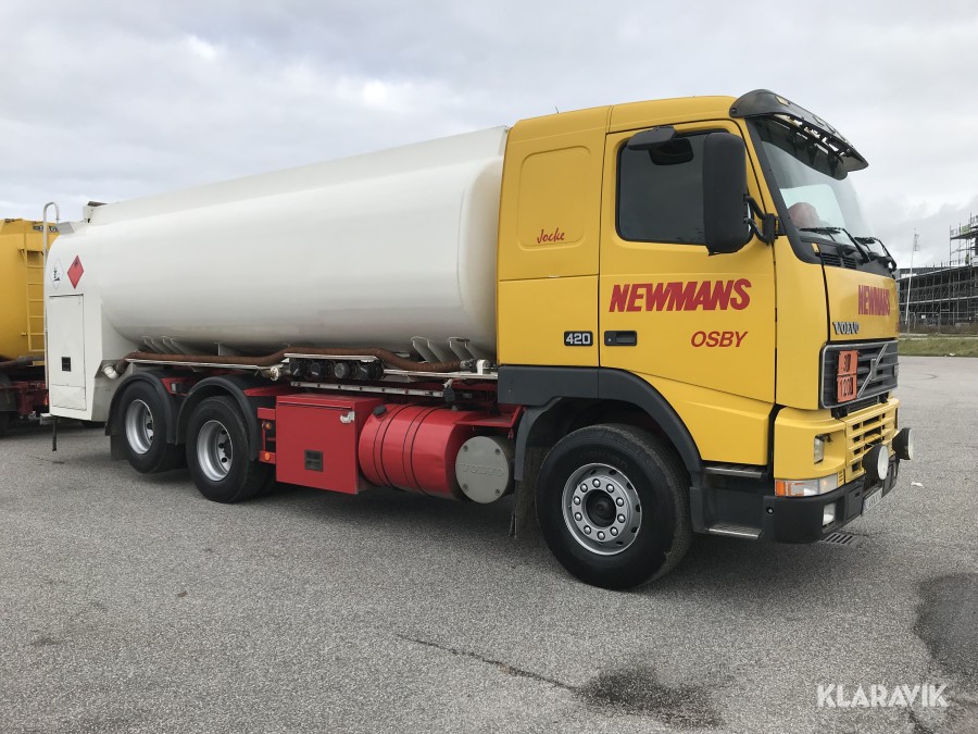 Tankbil Volvo FH12 med tanksläp