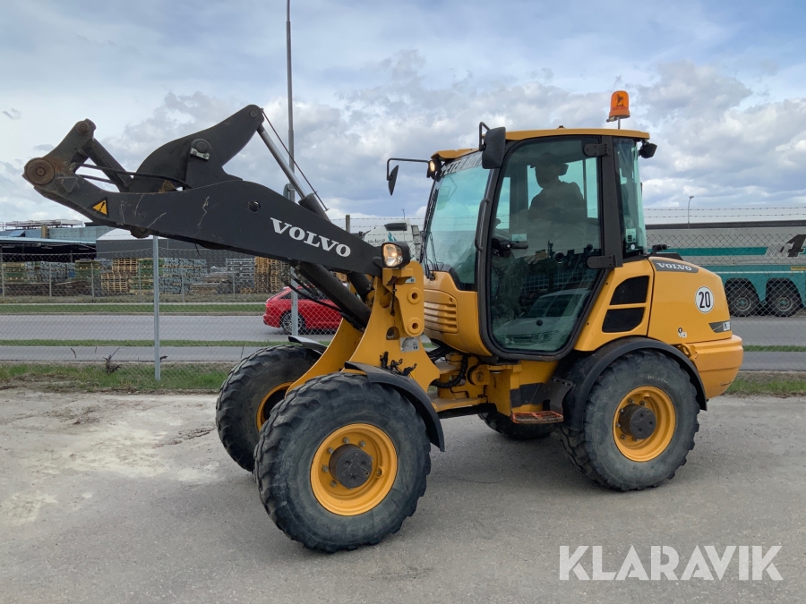 Hjullastare Volvo L28F med skopa och gafflar
