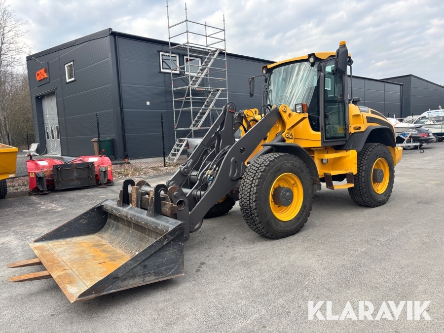 Hjullastare Volvo L45G med skopa och gafflar