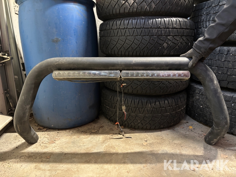 Frontbåge Trucker med LED-ljusramp.