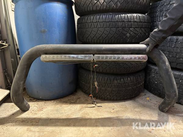 Frontbåge Trucker med LED-ljusramp.