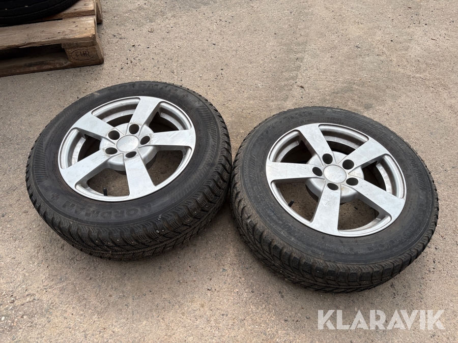 Personbilsdäck dubbade Nordman 195/65 R15 2st
