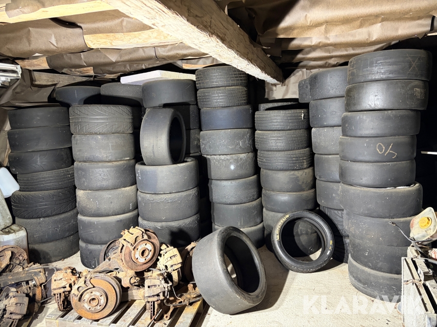 Parti med Slicks/regndäck till tävlingsbil ca 50 st