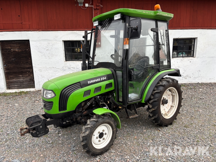 Traktor Foton Lovol Europard 254 4WD med snöblad