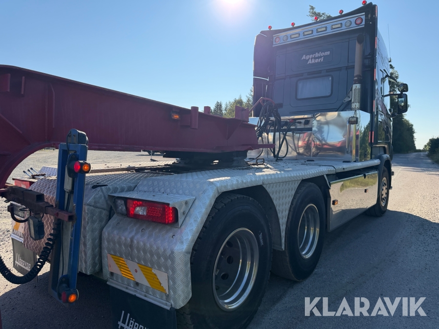 Dragbil med maskintrailer Scania R580 6x4