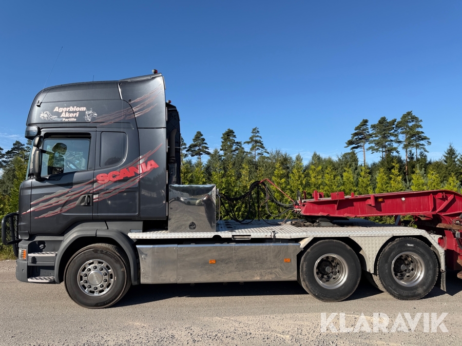 Dragbil med maskintrailer Scania R580 6x4
