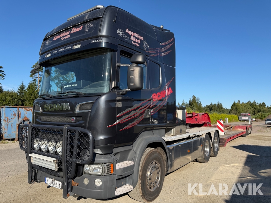 Dragbil med maskintrailer Scania R580 6x4