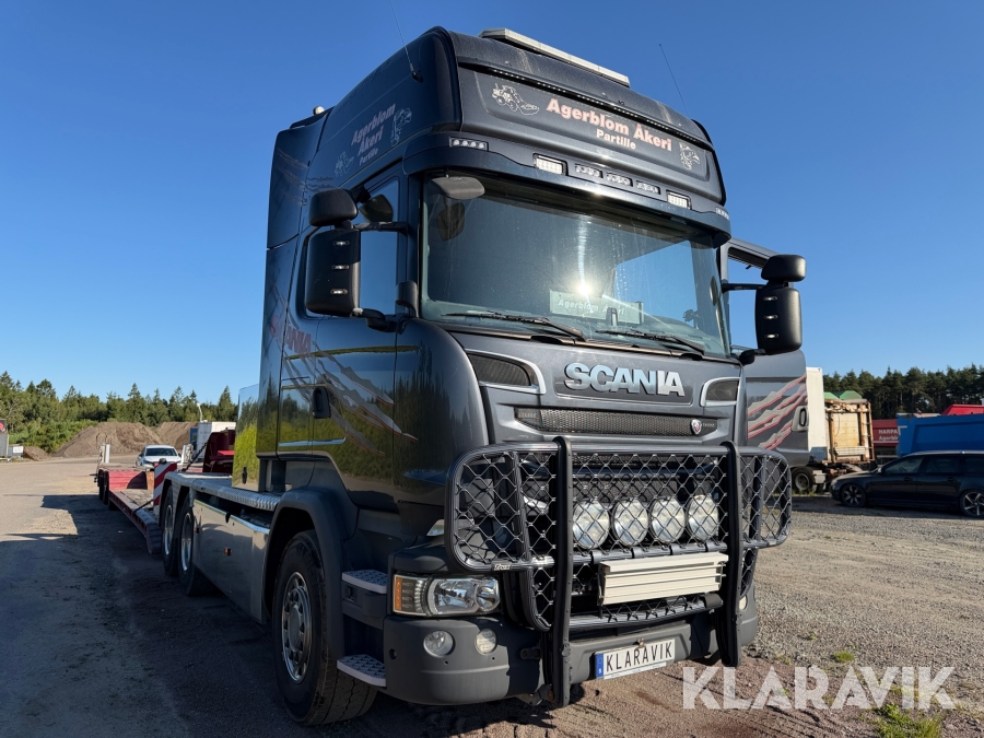 Dragbil med maskintrailer Scania R580 6x4