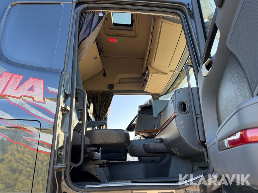 Dragbil med maskintrailer Scania R580 6x4