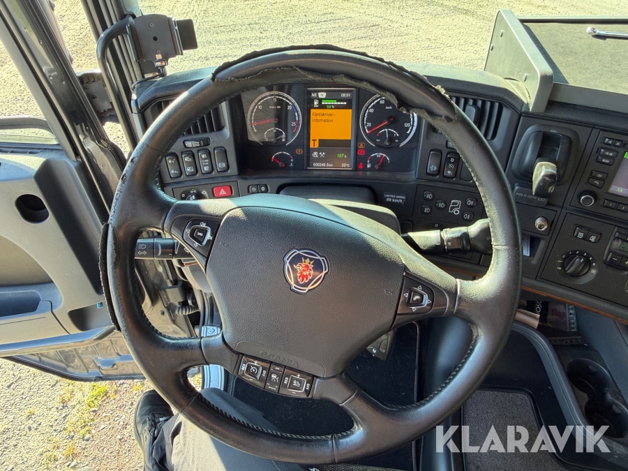 Dragbil med maskintrailer Scania R580 6x4