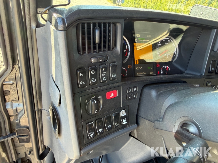 Dragbil med maskintrailer Scania R580 6x4