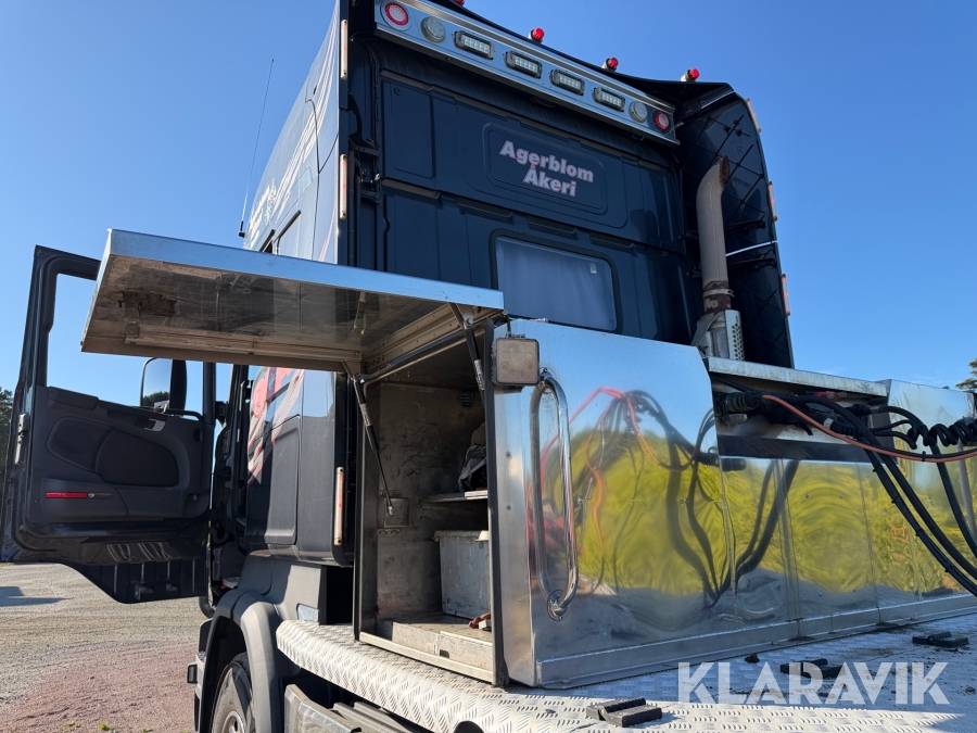Dragbil med maskintrailer Scania R580 6x4