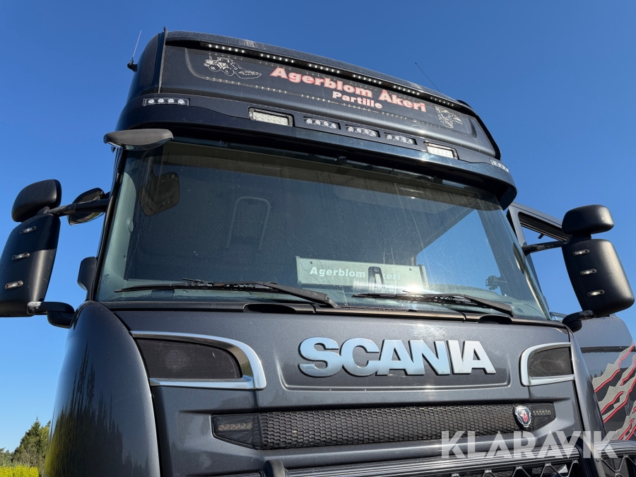 Dragbil med maskintrailer Scania R580 6x4