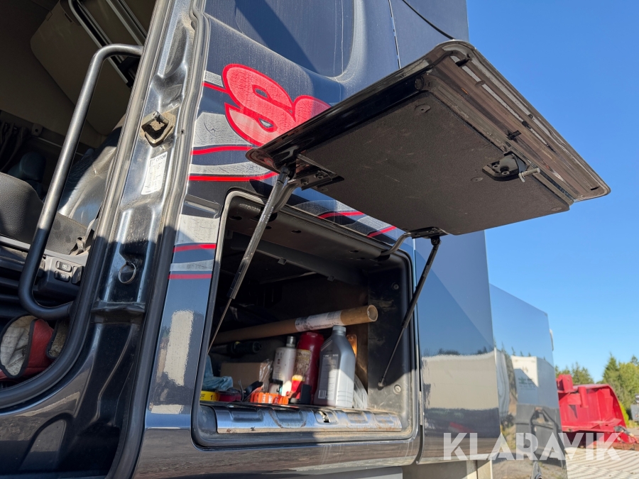 Dragbil med maskintrailer Scania R580 6x4