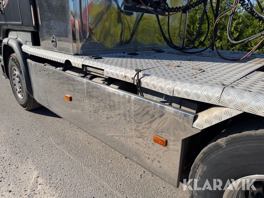 Dragbil med maskintrailer Scania R580 6x4