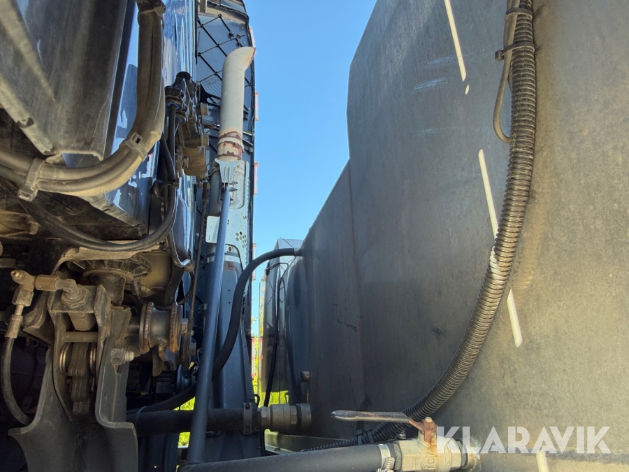 Dragbil med maskintrailer Scania R580 6x4