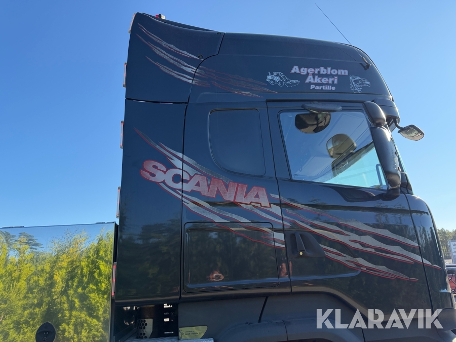 Dragbil med maskintrailer Scania R580 6x4