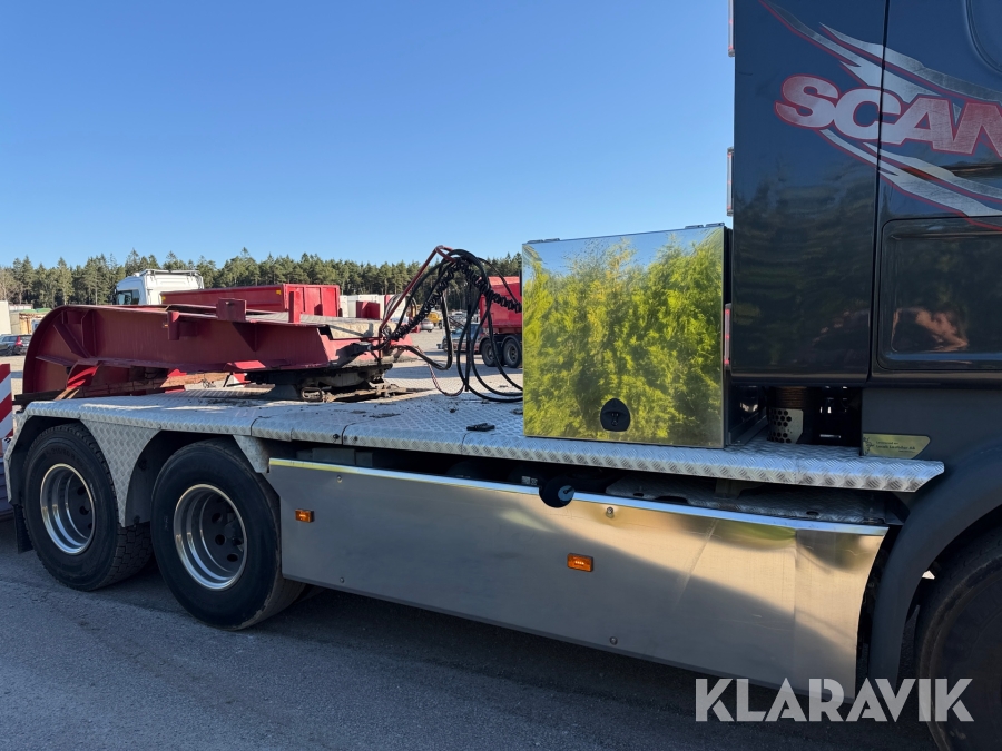 Dragbil med maskintrailer Scania R580 6x4