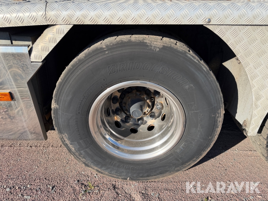 Dragbil med maskintrailer Scania R580 6x4