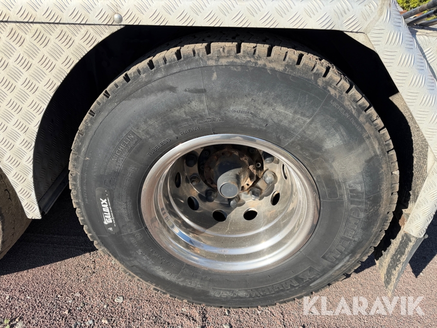 Dragbil med maskintrailer Scania R580 6x4