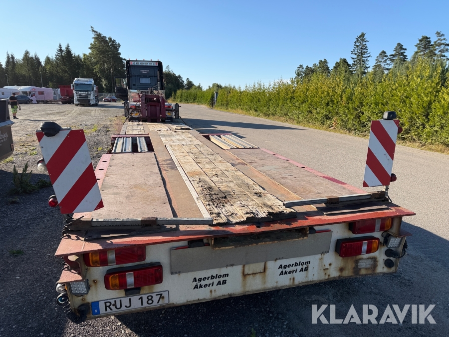 Dragbil med maskintrailer Scania R580 6x4