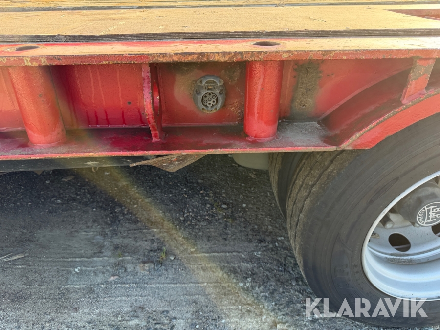 Dragbil med maskintrailer Scania R580 6x4