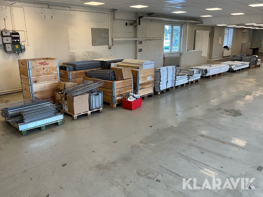 Hyllsystem stort parti med olika delar till butikshylla