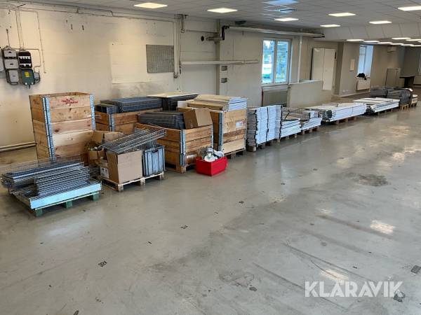 Hyllsystem stort parti med olika delar till butikshylla