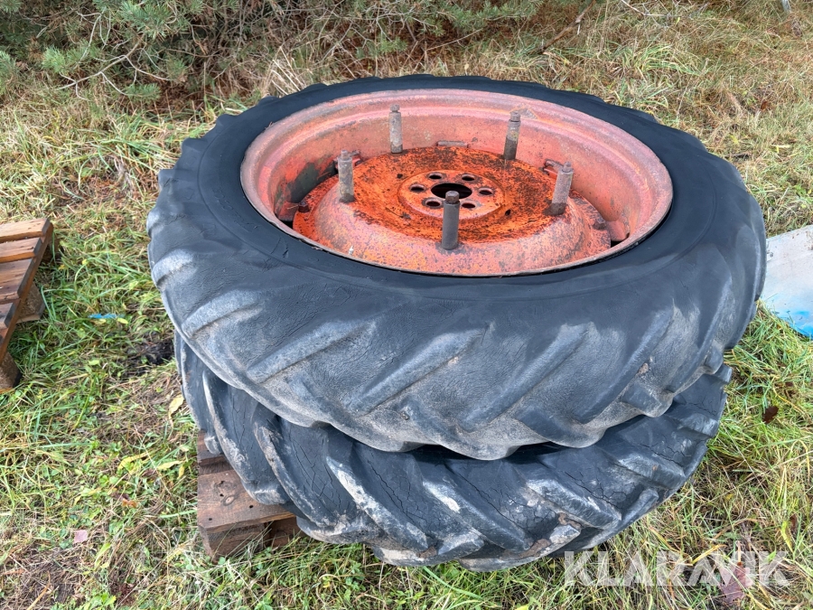 Traktordäck med fälg Good Year 11-36 2 st