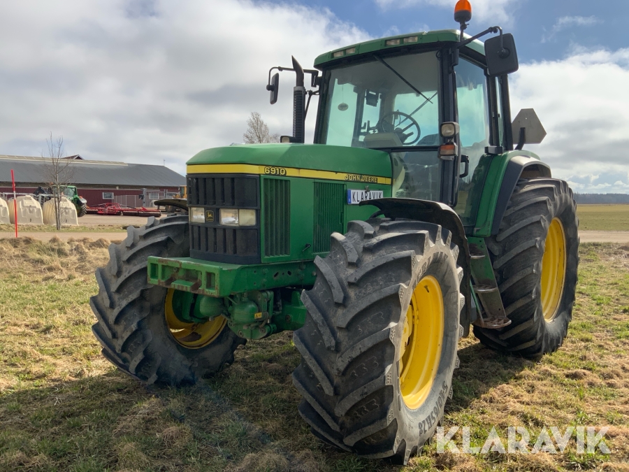 Traktor John Deere 6910