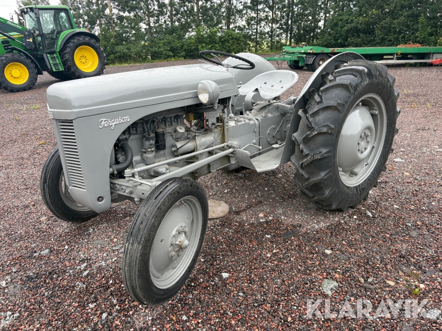 Veterantraktor Massey Ferguson Grolle