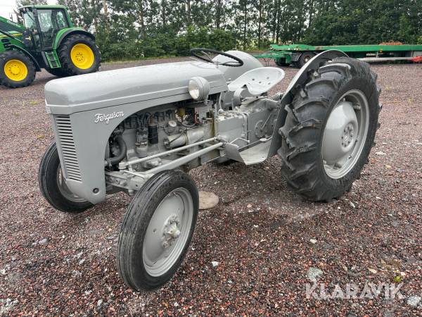 Veterantraktor Massey Ferguson Grolle