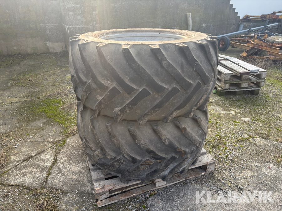 Däck på fälg 2 st