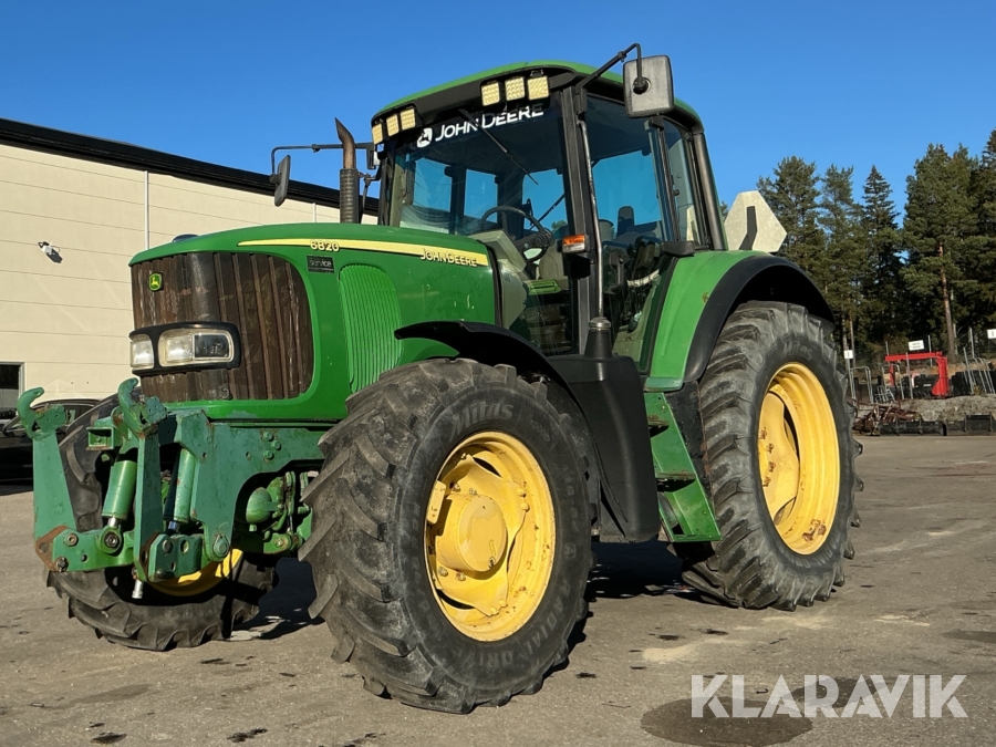 Traktor John Deere 6820