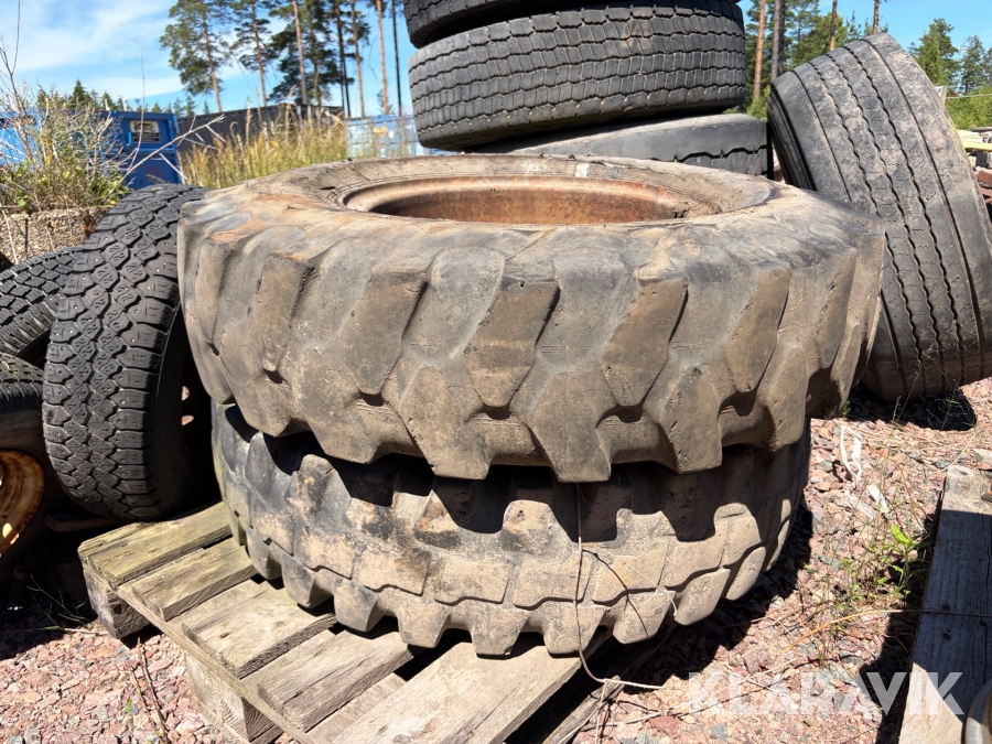 Entreprenaddäck på fälg ALTURA 10.00-20 2 st