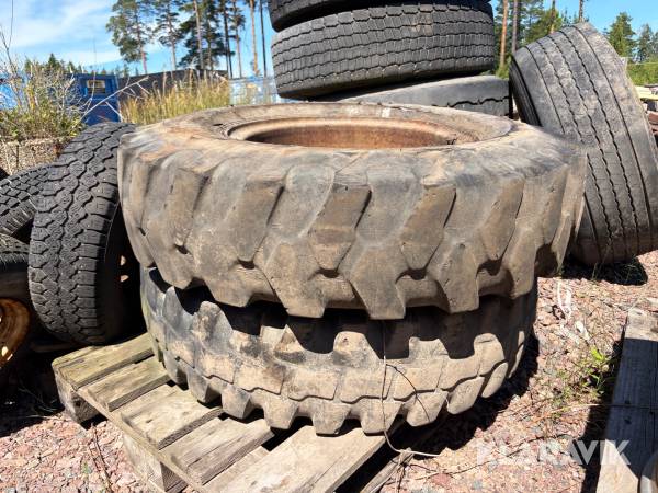 Entreprenaddäck på fälg ALTURA 10.00-20 2 st