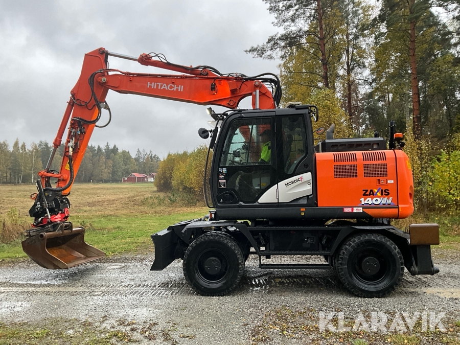 Grävmaskin Hitachi ZX 140W-6 med tiltrotator och skopa