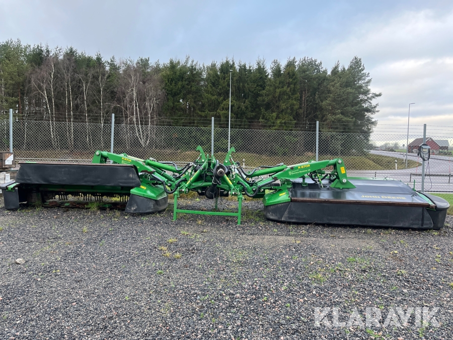 Butterfly John Deere R870R