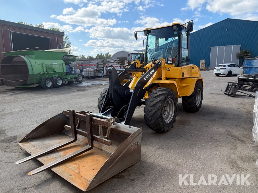 Hjullastare Volvo L35B PRO med skopa och gafflar