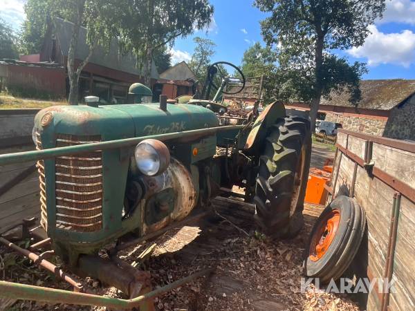 Veterantraktor med vagn Zetor 25 K
