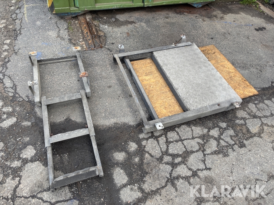 Utdragbart bord och trappa för lastbil