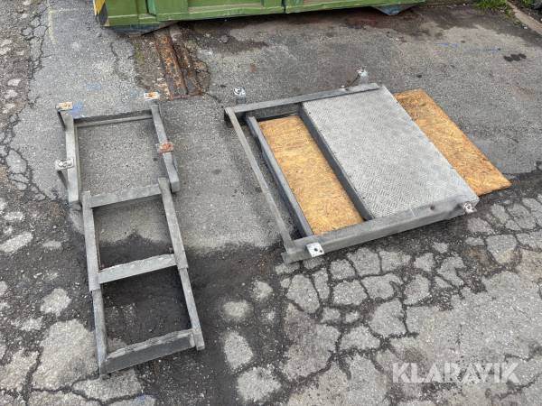 Utdragbart bord och trappa för lastbil