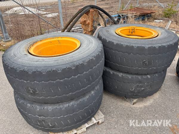 Entreprenaddäck på fälg Bridgestone V-Steel 4 st