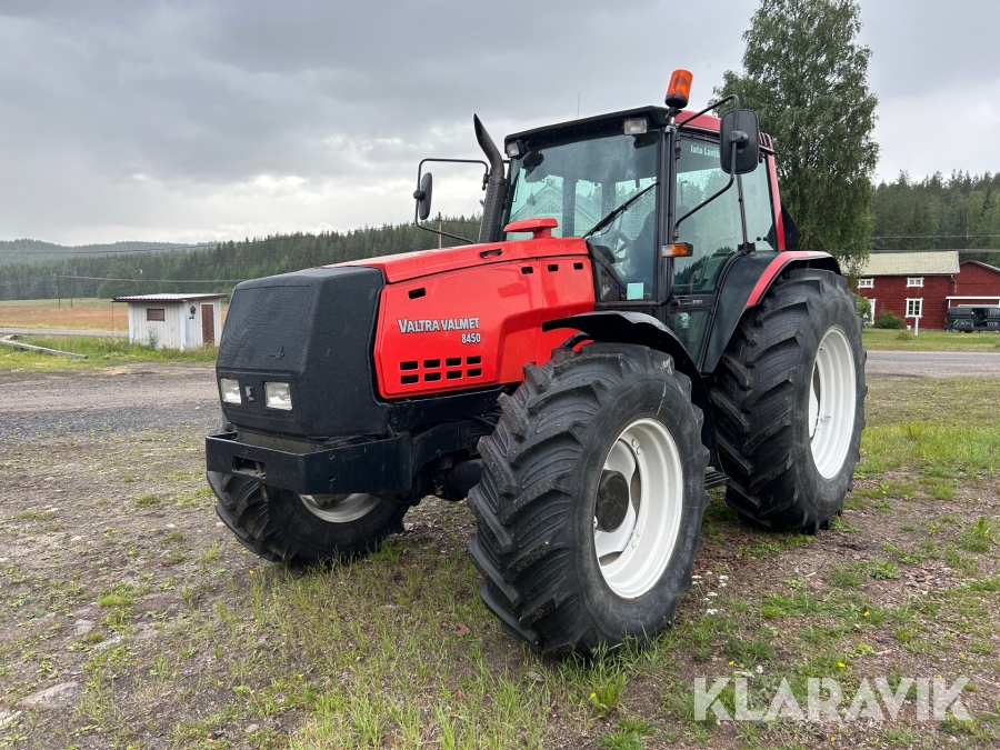 Traktor Valtra 8450