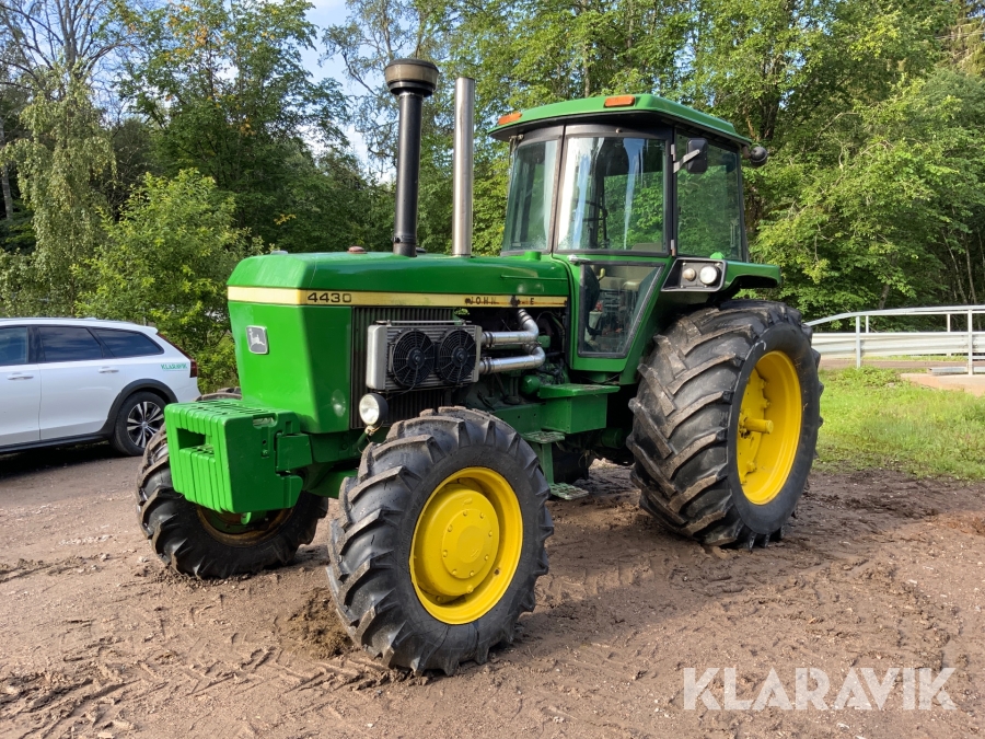 Traktor John Deere 4430