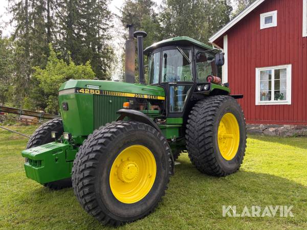 Traktor John Deere 4250