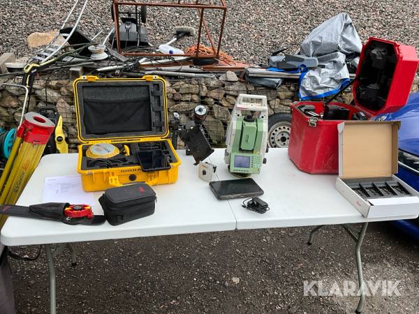 Totalstation Leica TS30 0,5 med handdator och utrustning