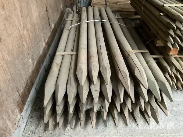 Stängselstolpar tryckimpregnerat trä